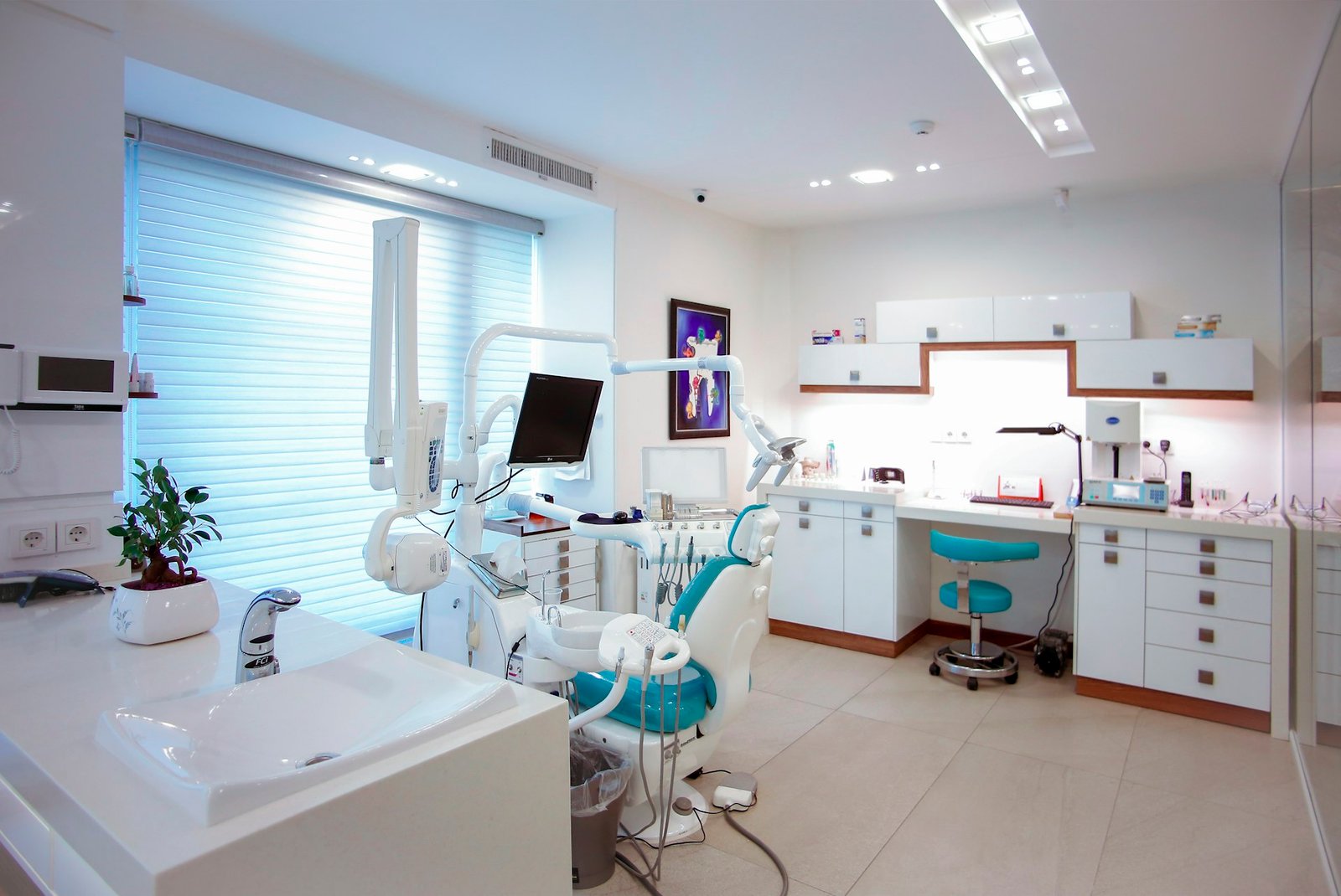 Christopher Sprout, DDS -- cosmetic and preventive dentist, Elizabeth, Colorado